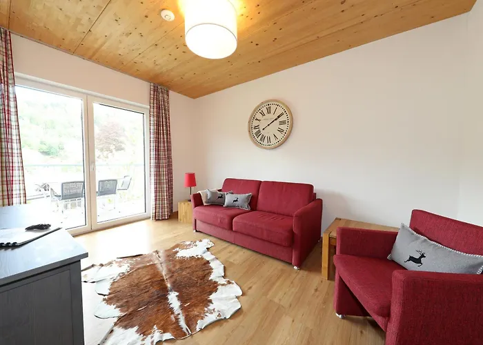 豪斯伊利斯酒店 *